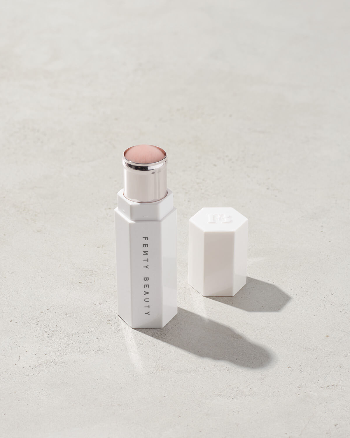 Fenty Beauty- PORTABLE CONTOUR & CONCEALER BRUSH 150