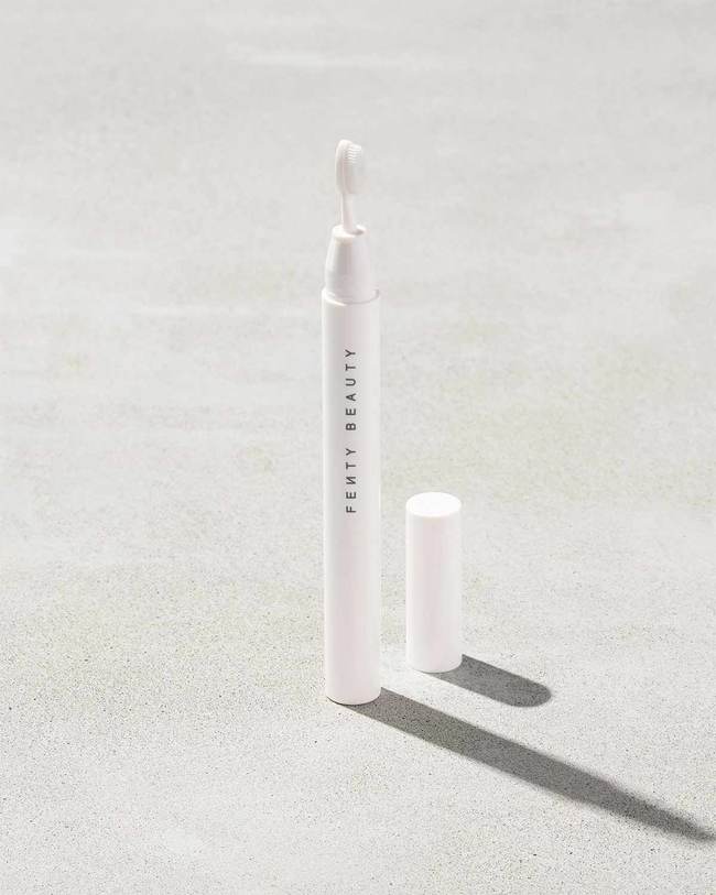 Fenty Beauty- Brow Mvp Sculpting Wax Pencil & Styler