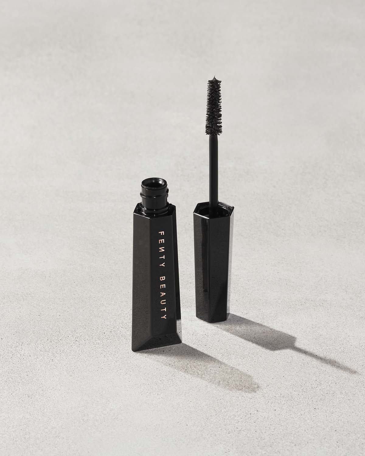 Fenty Beauty- HELLA THICC VOLUMIZING MASCARA