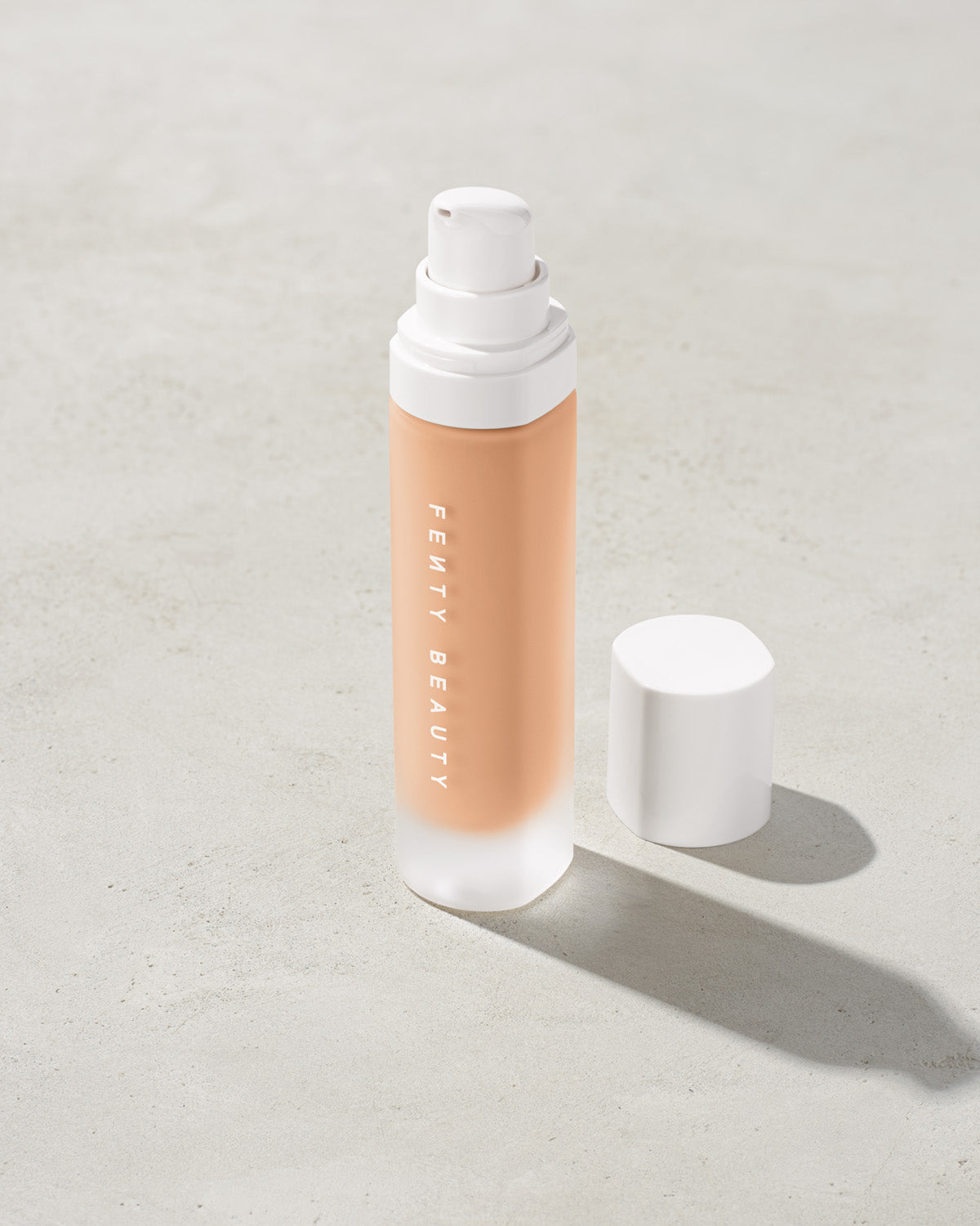 Fenty Beauty- PRO FILT'R SOFT MATTE LONGWEAR FOUNDATION (170 light with cool pink undertones)