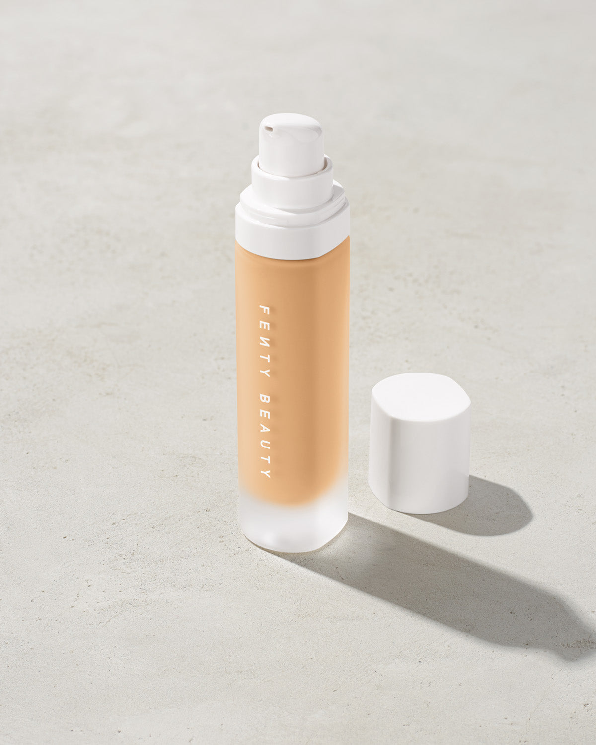 Fenty Beauty- PRO FILT'R SOFT MATTE LONGWEAR FOUNDATION (190 light medium with warm yellow undertones)