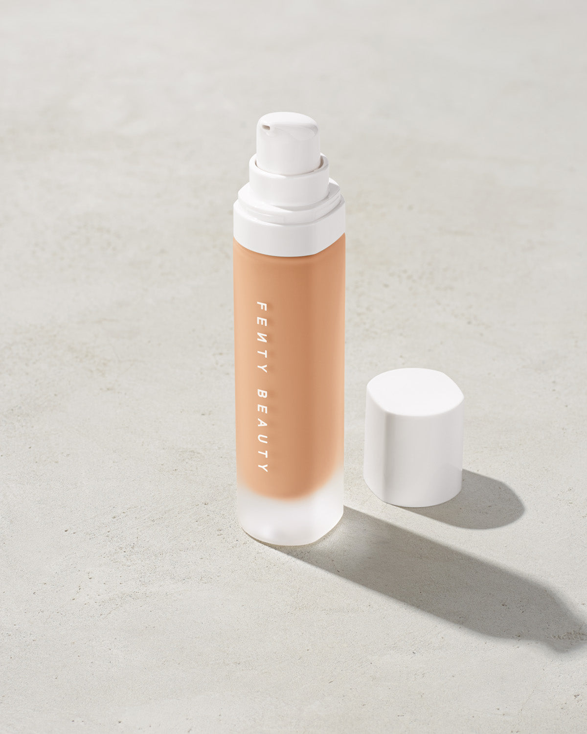 Fenty Beauty- PRO FILT'R SOFT MATTE LONGWEAR FOUNDATION (260 medium with neutral undertones)