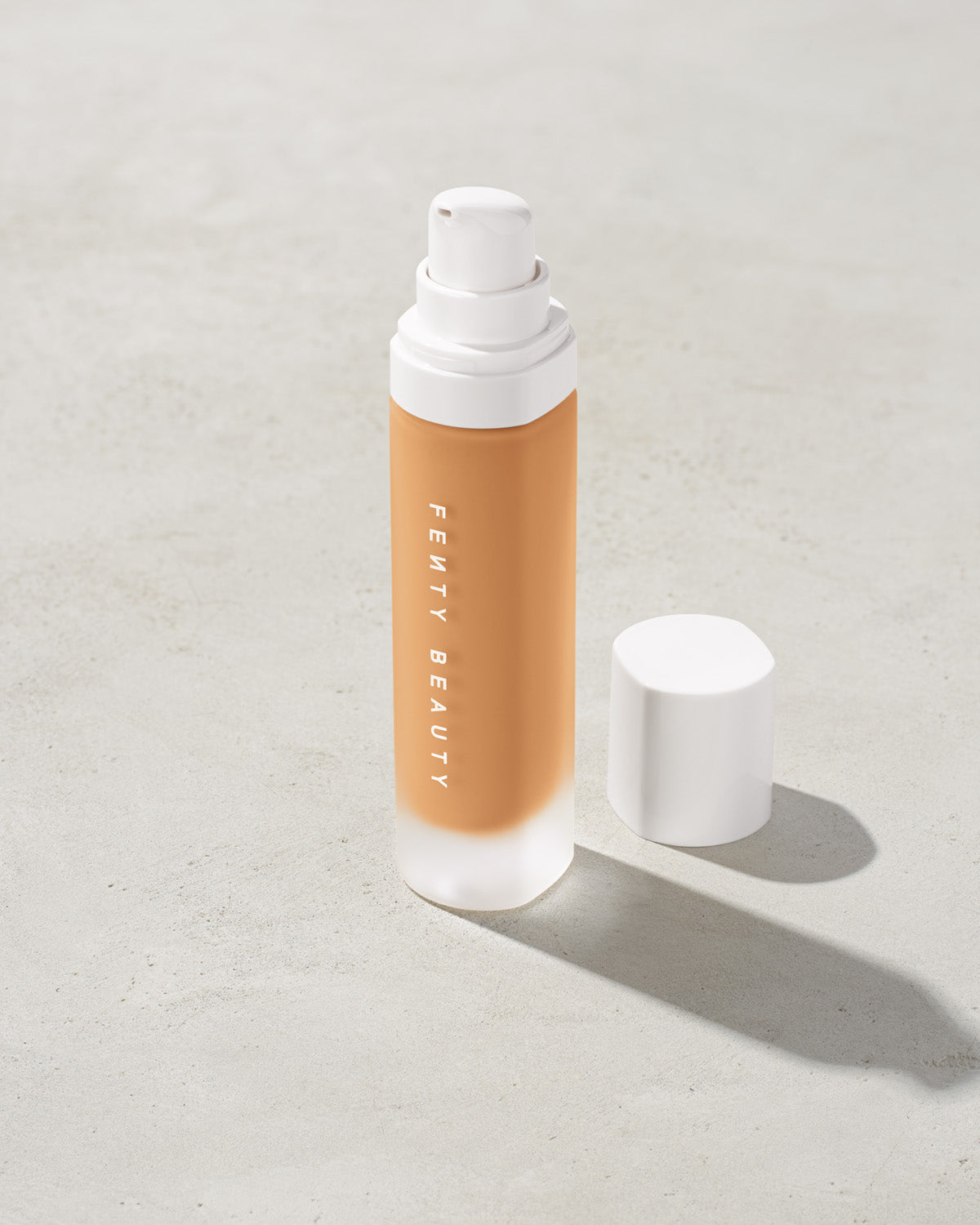 Fenty Beauty- PRO FILT'R SOFT MATTE LONGWEAR FOUNDATION (280 medium with warm neutral undertones)