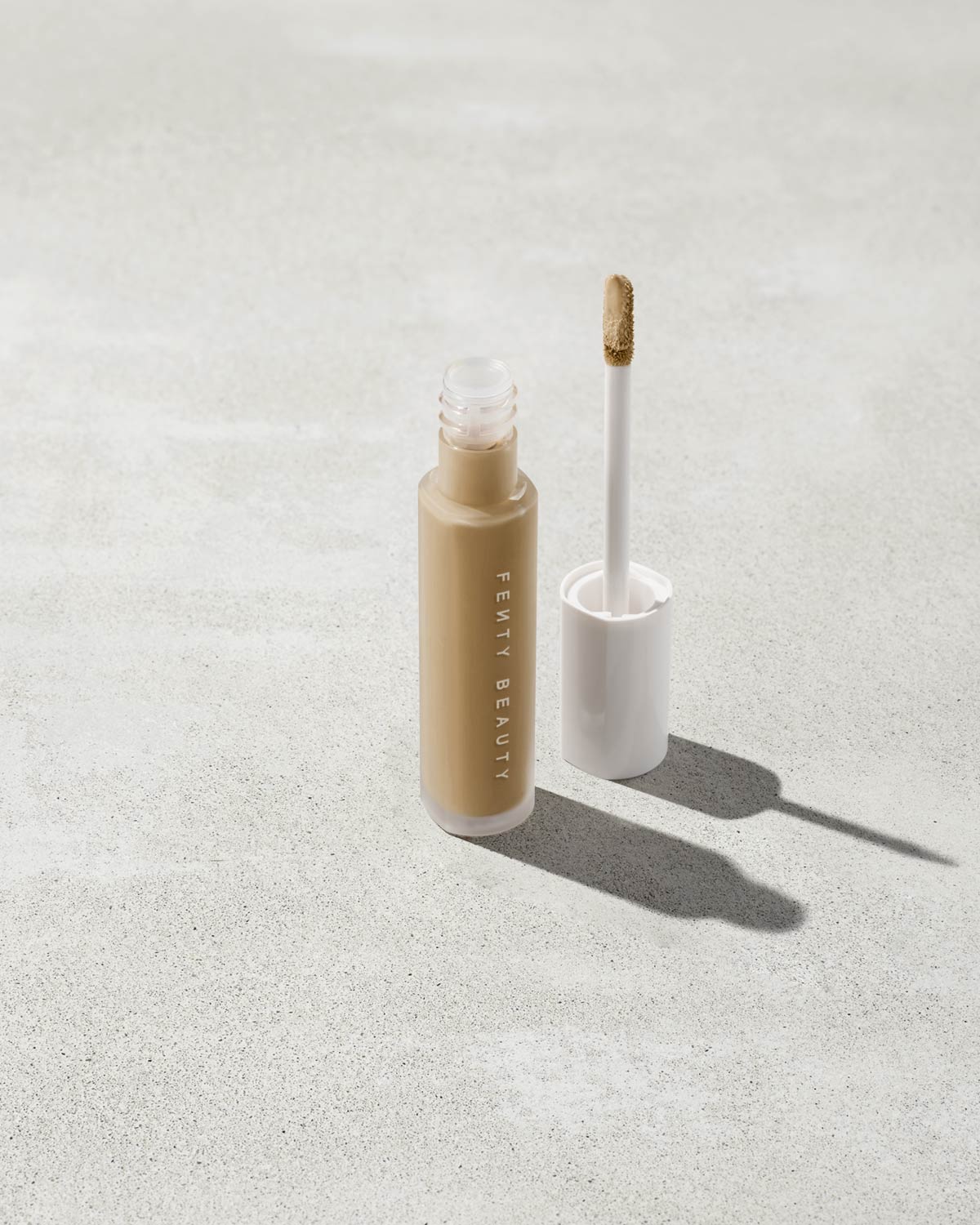 Fenty Beauty- PRO FILT'R INSTANT RETOUCH CONCEALER (310 medium with warm yellow undertone)