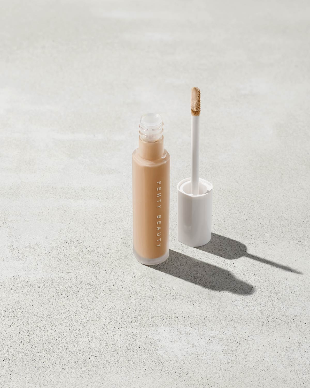 Fenty Beauty- PRO FILT'R INSTANT RETOUCH CONCEALER (320 medium with cool undertone)