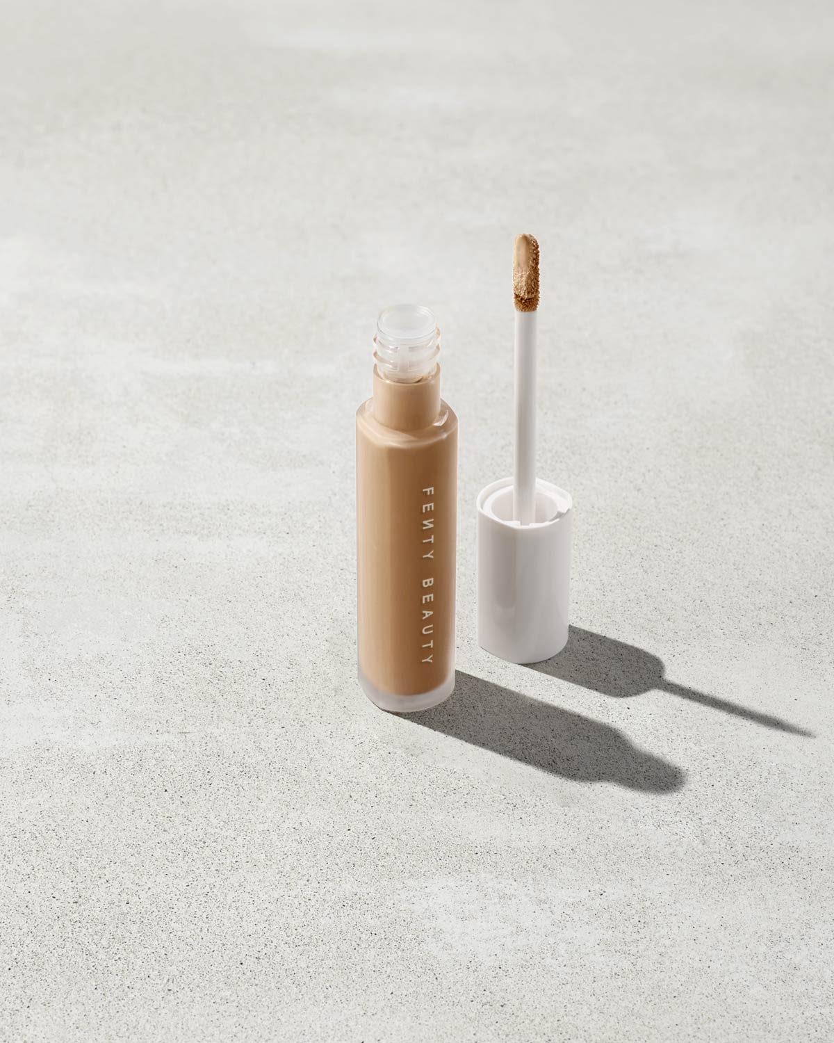 Fenty Beauty- PRO FILT'R INSTANT RETOUCH CONCEALER (340 medium with warm bronze undertone)