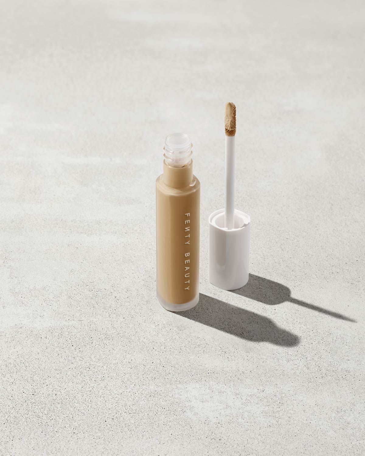 Fenty Beauty- PRO FILT'R INSTANT RETOUCH CONCEALER (350 medium deep with neutral undertone)