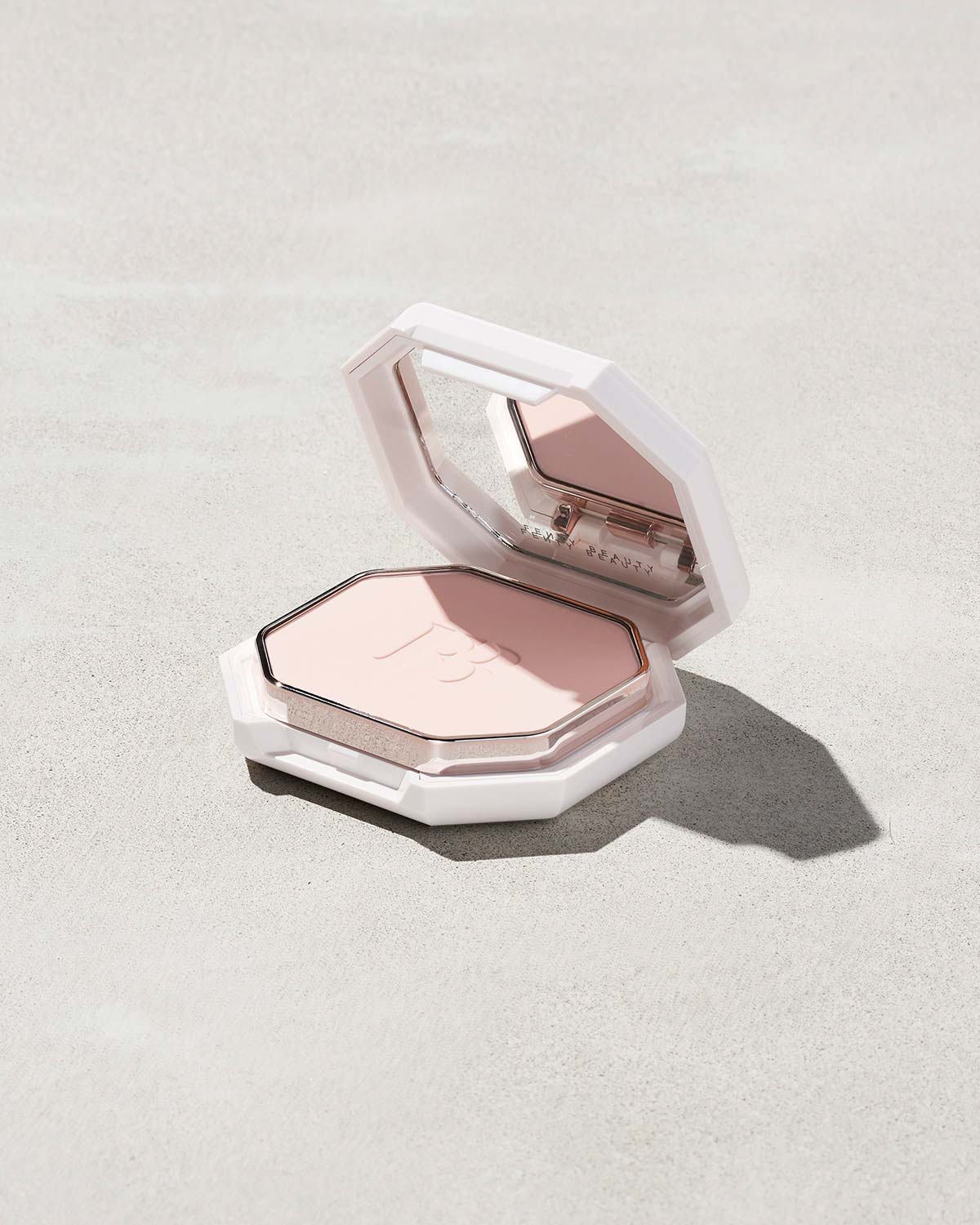 Fenty Beauty- PRO FILT'R SOFT MATTE POWDER FOUNDATION (100 light with neutral undertones)