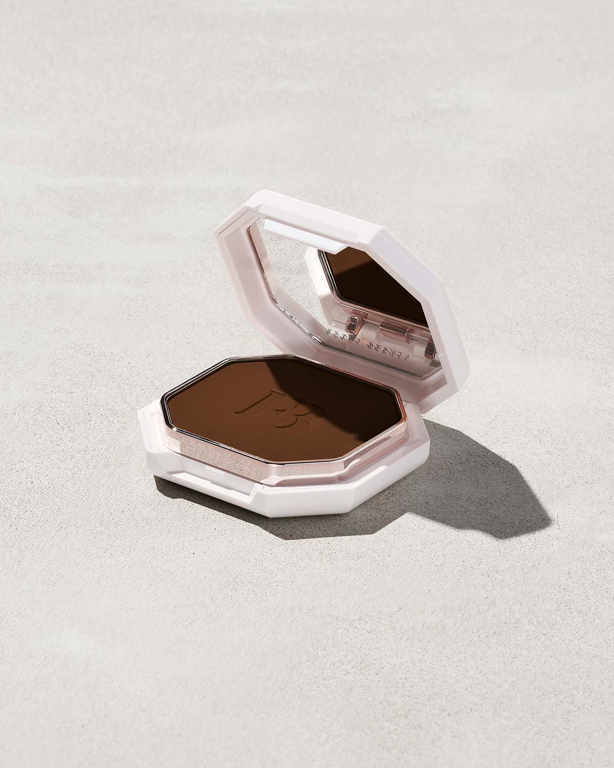 Fenty Beauty- PRO FILT'R SOFT MATTE POWDER FOUNDATION (490 deep with neutral undertones)