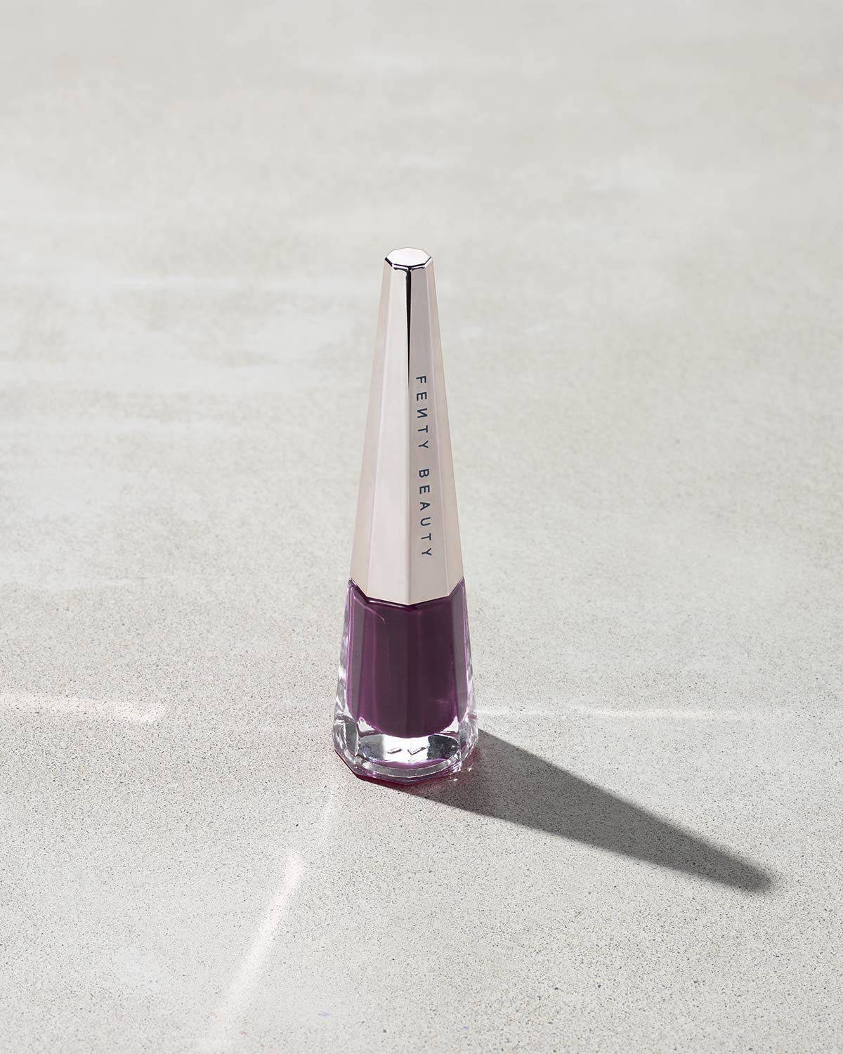 Fenty Beauty- STUNNA LIP PAINT LONGWEAR FLUID LIP COLOR (Undefeated Sultry Purple)