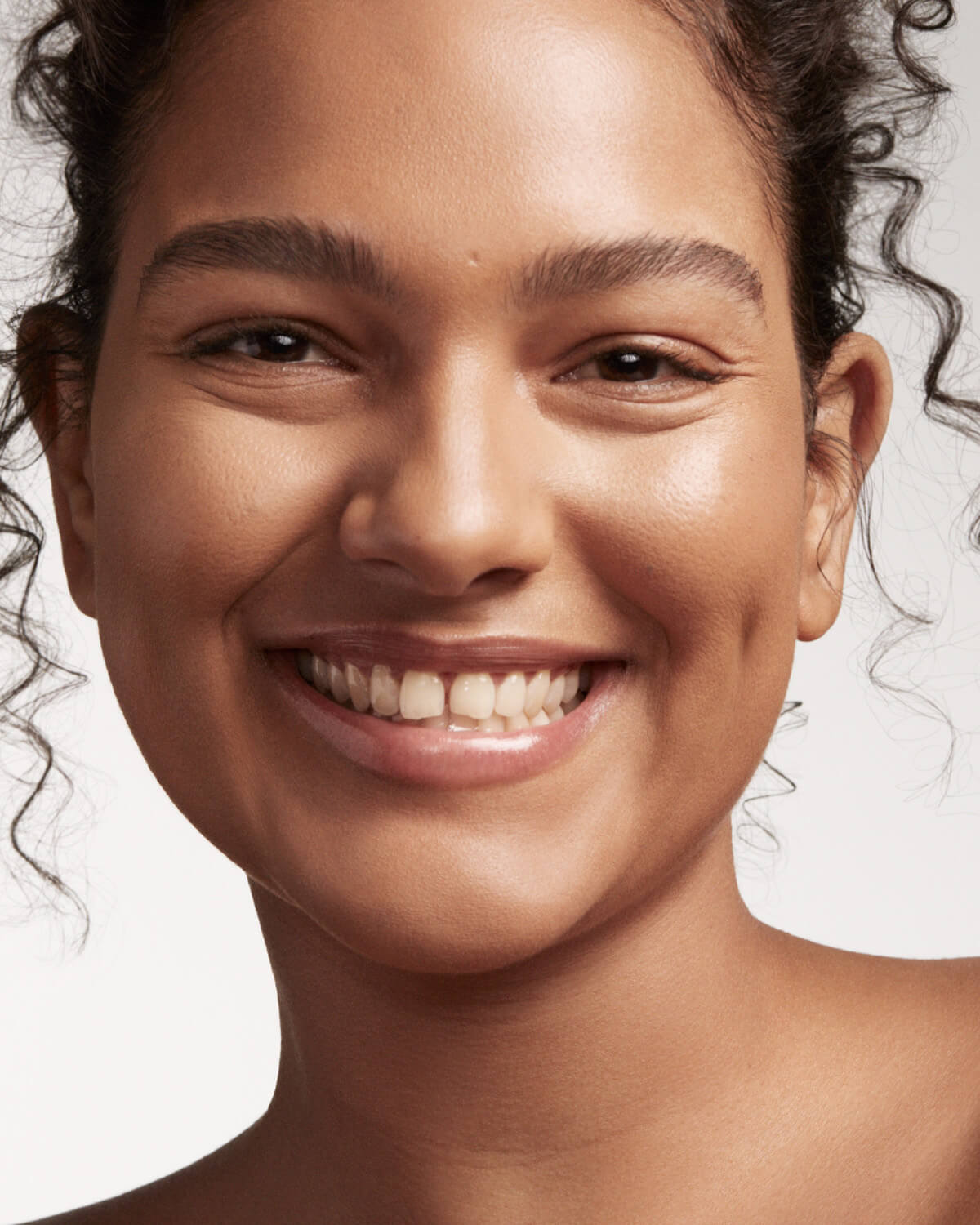 Fenty Beauty- PRO FILT'R SOFT MATTE LONGWEAR FOUNDATION (335 medium with warm neutral undertones)