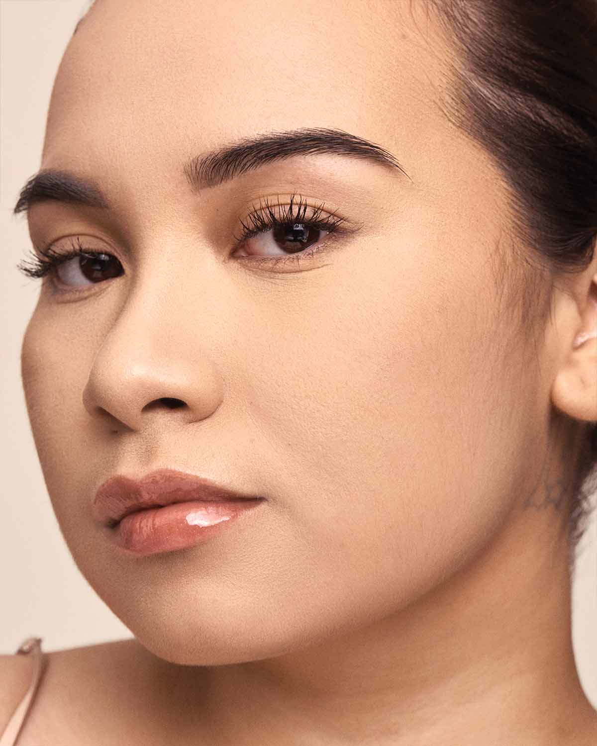 Fenty Beauty- PRO FILT'R SOFT MATTE POWDER FOUNDATION (185 light medium with neutral undertones)