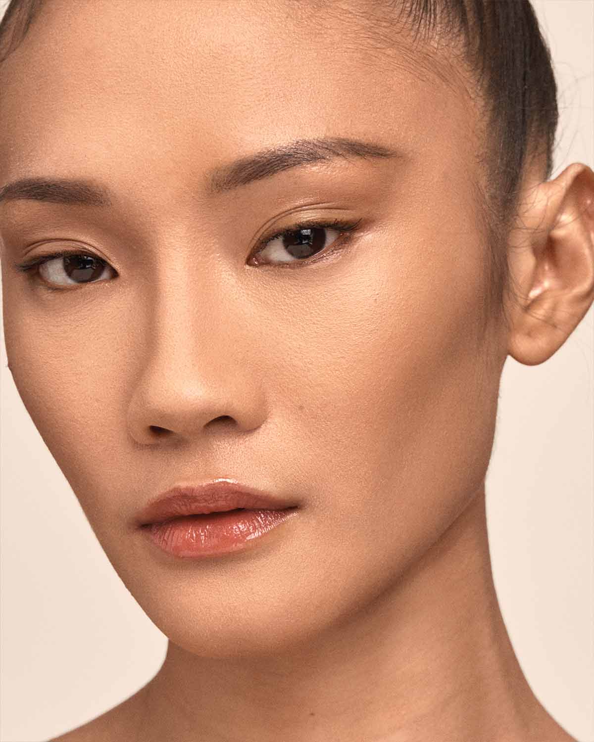 Fenty Beauty- PRO FILT'R SOFT MATTE POWDER FOUNDATION (240 light medium with warm golden undertones)