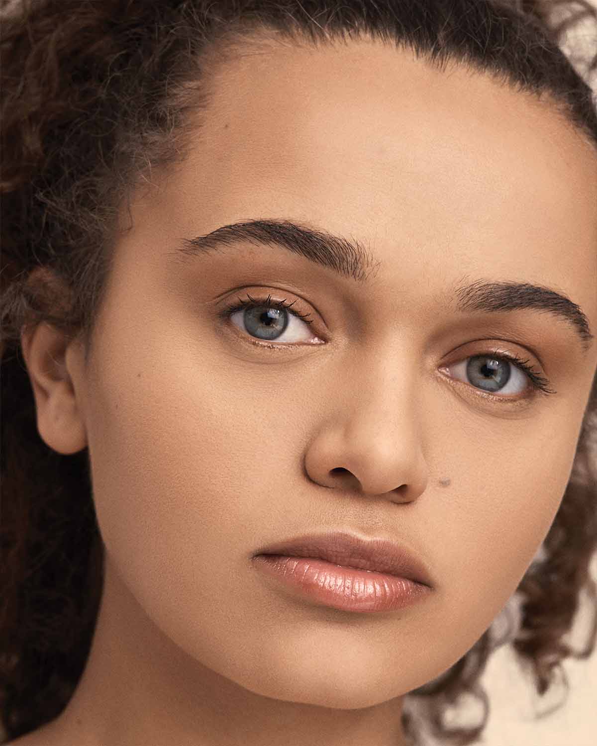 Fenty Beauty- PRO FILT'R SOFT MATTE POWDER FOUNDATION (255 medium with warm golden undertones)