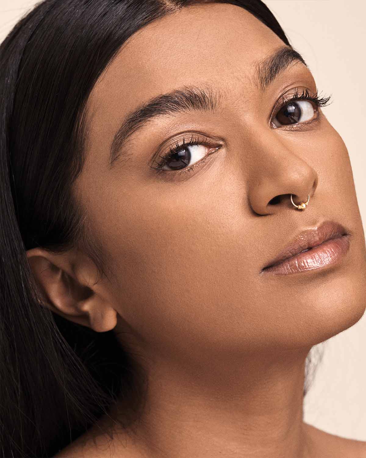 Fenty Beauty- PRO FILT'R SOFT MATTE POWDER FOUNDATION (370 medium deep with warm golden undertones)