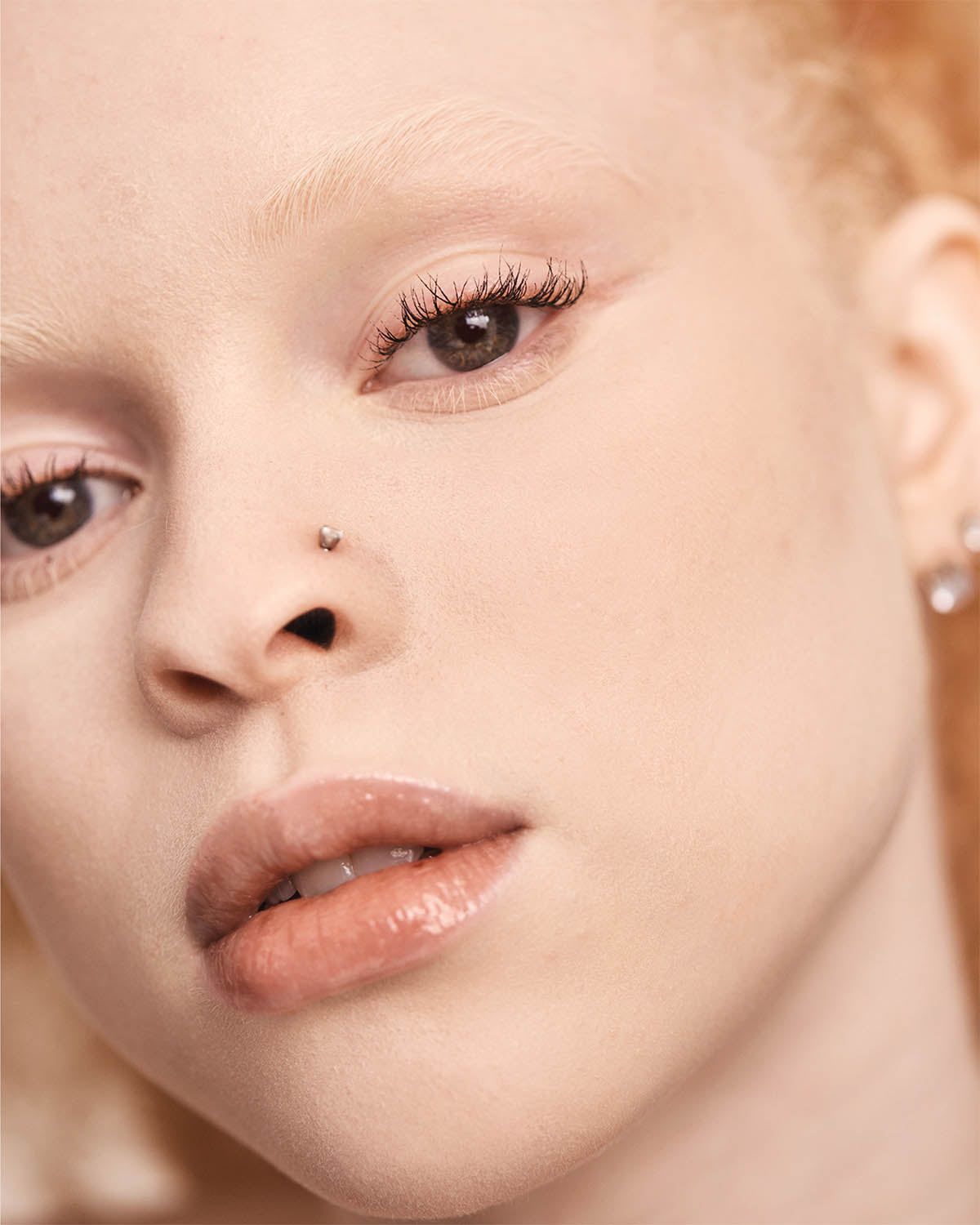 Fenty Beauty- PRO FILT'R INSTANT RETOUCH CONCEALER (100 light With Neutral Undertone)