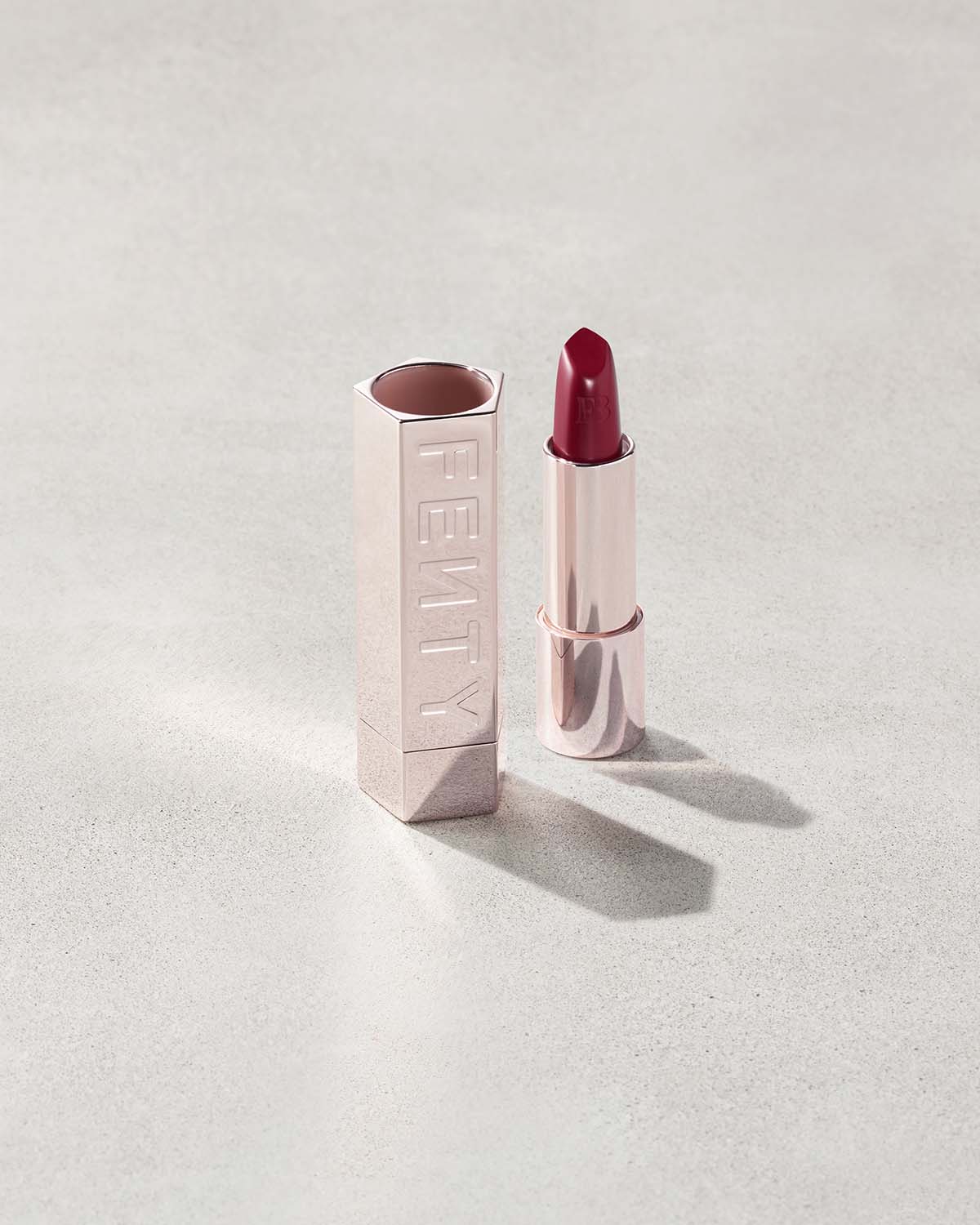 Fenty Beauty- FENTY ICON THE FILL SEMI-MATTE REFILLABLE LIPSTICK (Crowd Surf'r - Pomegranate Berry)
