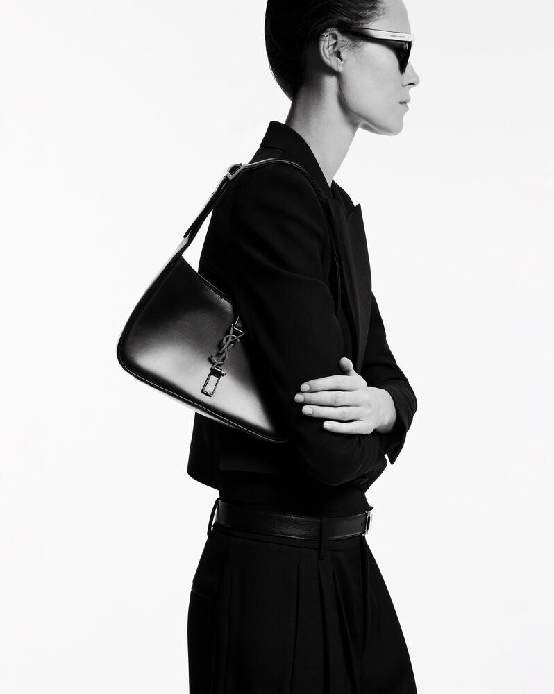 Yves Saint Laurent- LE 5 À 7 HOBO BAG IN SMOOTH LEATHER