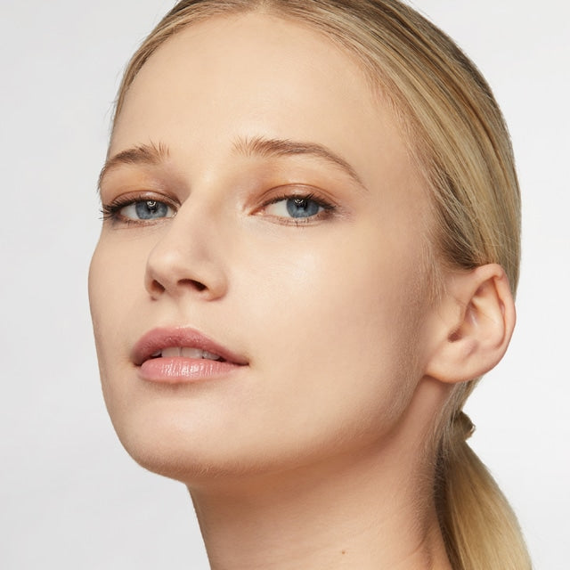 Estee Lauder- Double Wear Stay-in-Place Foundation (2W0 WARM VANILLA)