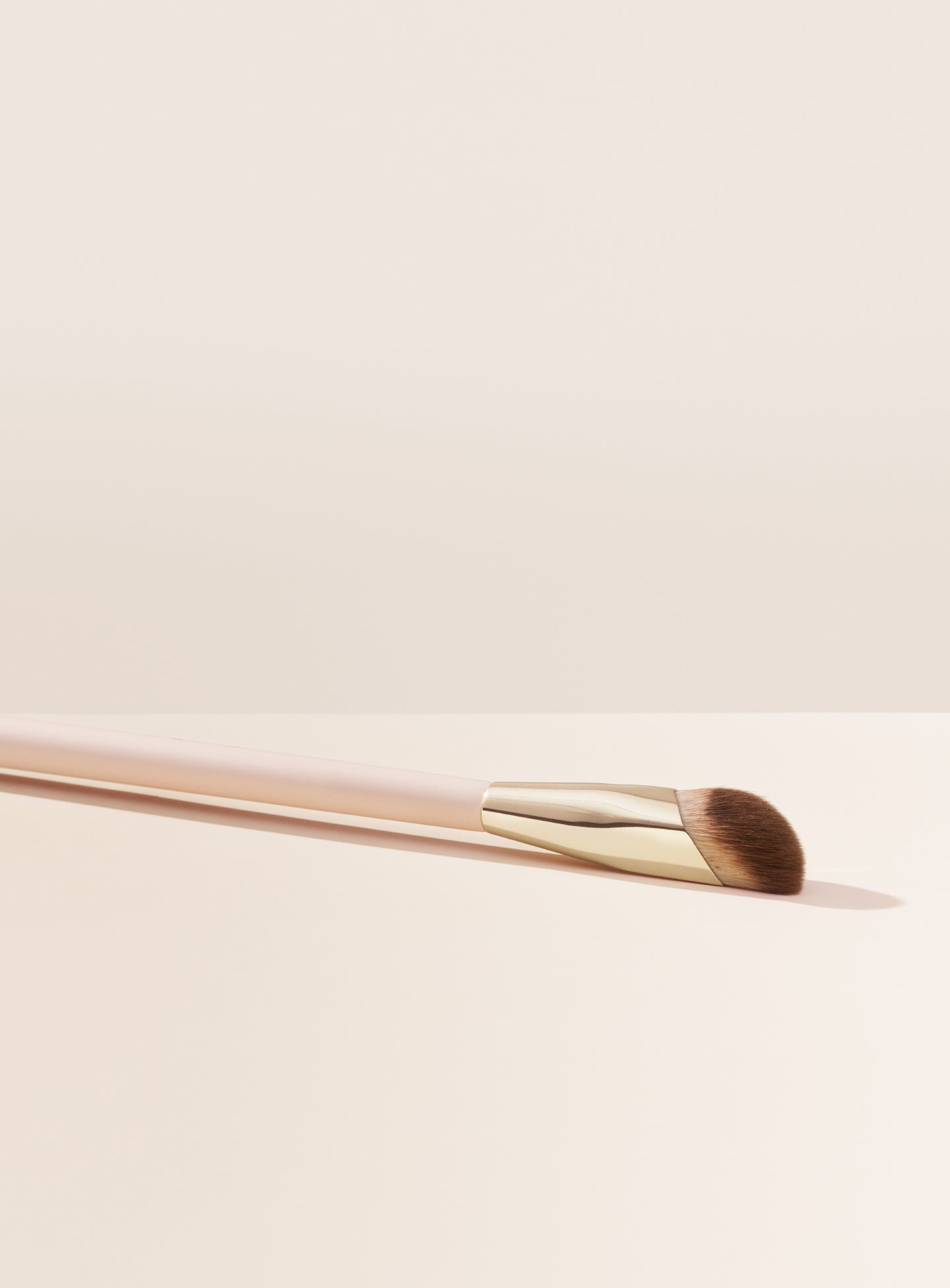 Rare Beauty- Liquid Touch Concealer Brush