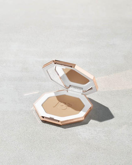 Fenty Beauty- Sun Stalk'r Instant Warmth Bronzer (Indasun)