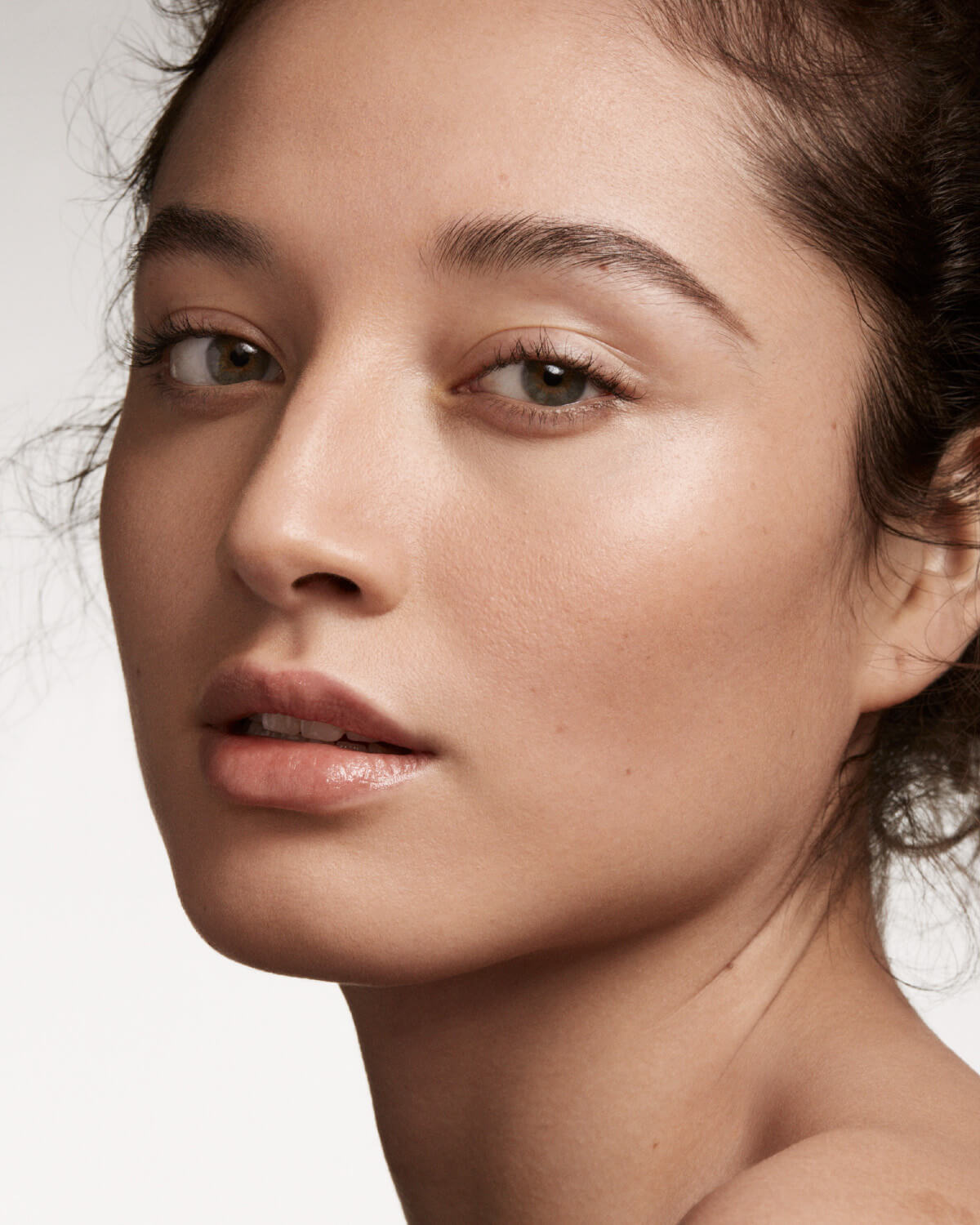 Fenty Beauty- PRO FILT'R SOFT MATTE LONGWEAR FOUNDATION (200 light medium with cool pink undertones)