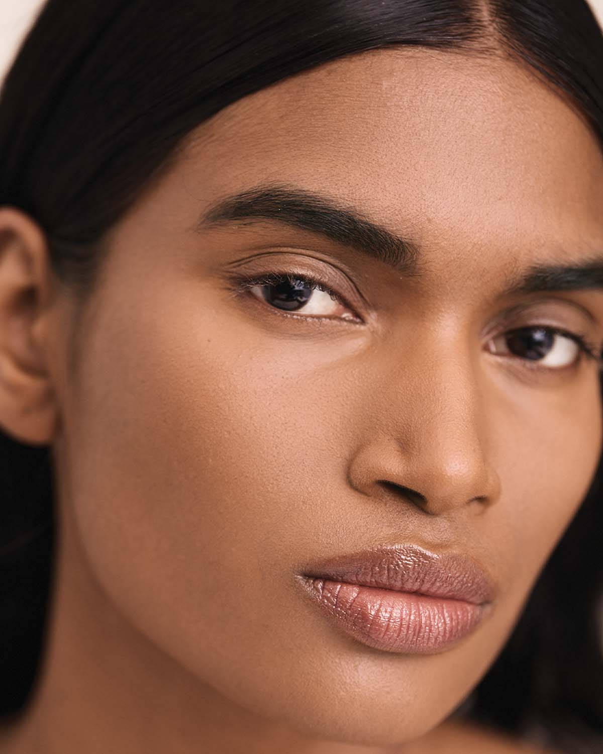Fenty Beauty- PRO FILT'R INSTANT RETOUCH CONCEALER (380 medium deep with warm peach undertone)